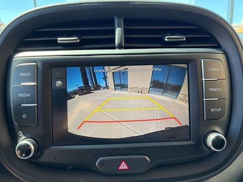 Certified 2025 Kia Soul LX image 17