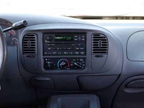 Used 2002 Ford Expedition XLT image 35