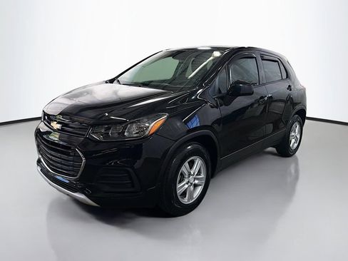 Used 2020 Chevrolet Trax LS w/ Tint and Cruise Package FWD image 5