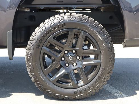 Used 2023 Chevrolet Silverado 1500 LT Trail Boss w/ LPO, Dark Essentials Package AWD/4WD image 13