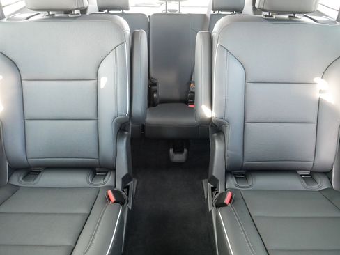 Used 2025 Buick Enclave Preferred image 13