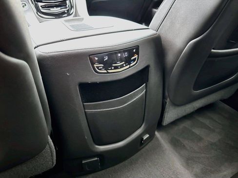 Used 2019 Cadillac Escalade Luxury AWD/4WD image 29