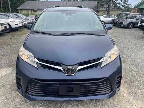 Used 2020 Toyota Sienna LE FWD image 2
