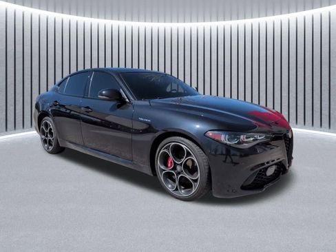 Used 2024 Alfa Romeo Giulia Veloce AWD/4WD image 2