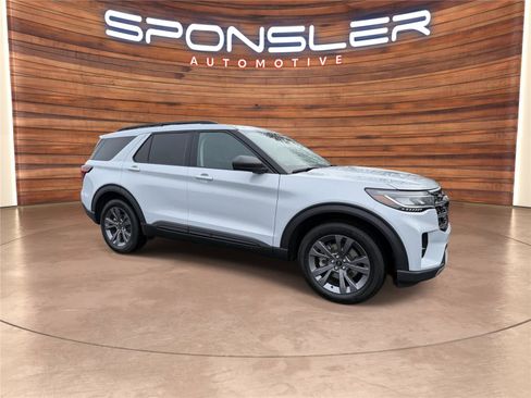 New 2026 Ford Explorer Active w/ Active Comfort Package image 8