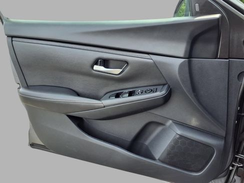 Used 2024 Nissan Sentra SV FWD image 18