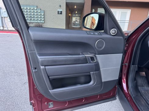 Used 2016 Land Rover Range Rover Sport SE image 16