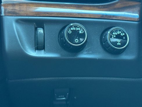 Used 2018 Cadillac Escalade ESV Premium Luxury image 43