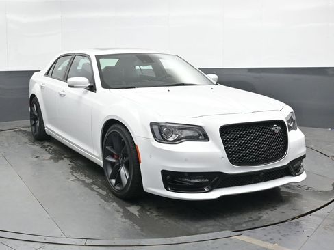 Used 2023 Chrysler 300 C RWD image 6