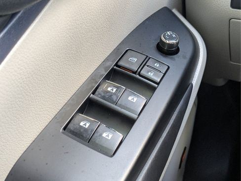 Used 2018 Toyota Highlander Limited Platinum FWD image 30