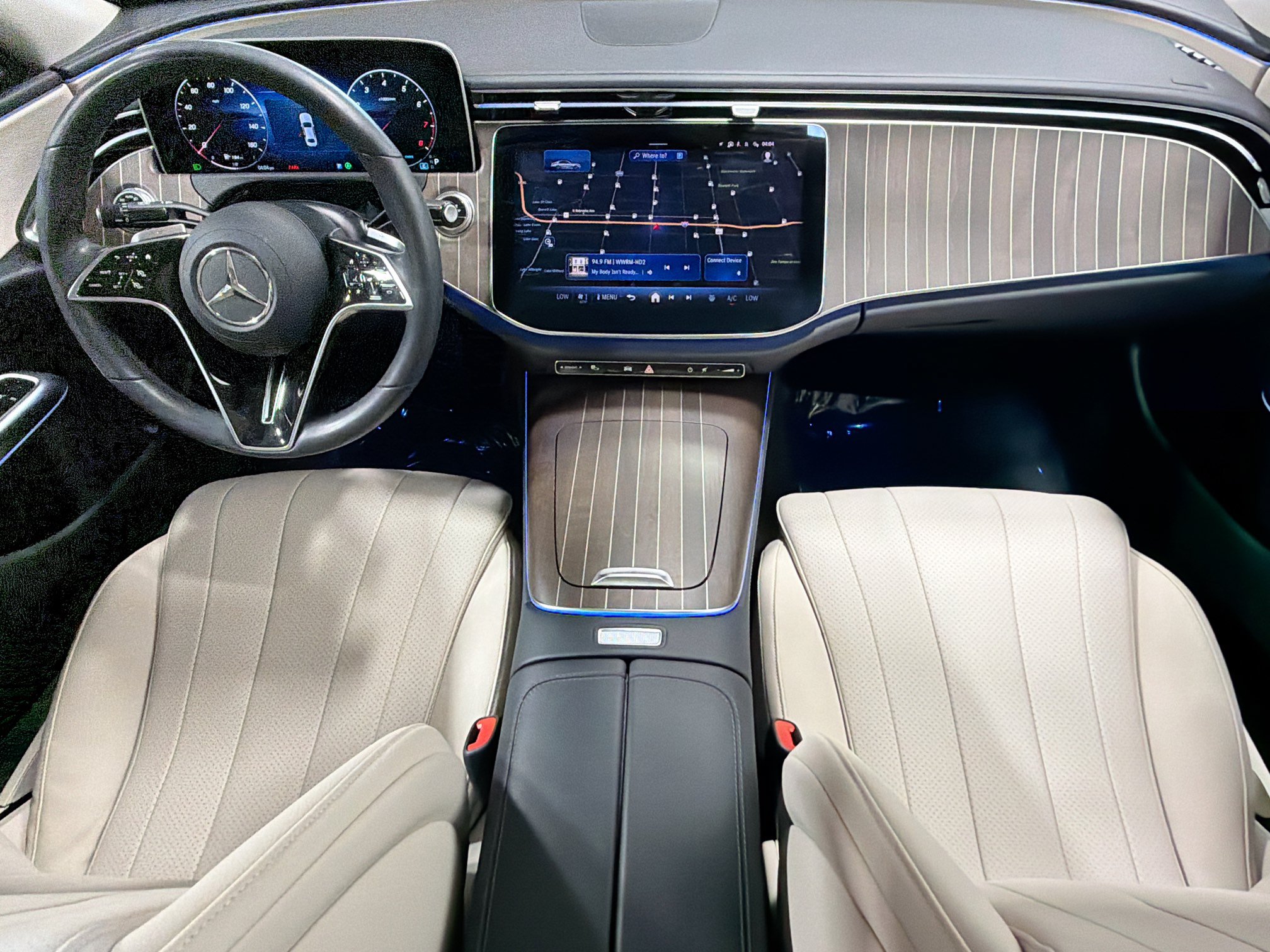 Used 2025 Mercedes-Benz E 450 4MATIC Sedan image 17