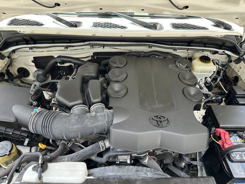 Used 2013 Toyota FJ Cruiser 2WD w/ Upgrade Pkg image 29