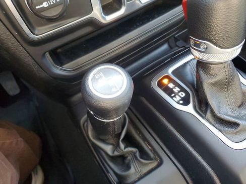 Used 2019 Jeep Wrangler Unlimited Sport S image 28