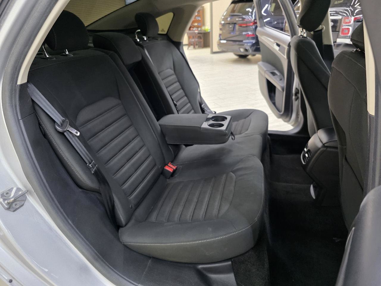 Used 2018 Ford Fusion SE FWD image 20