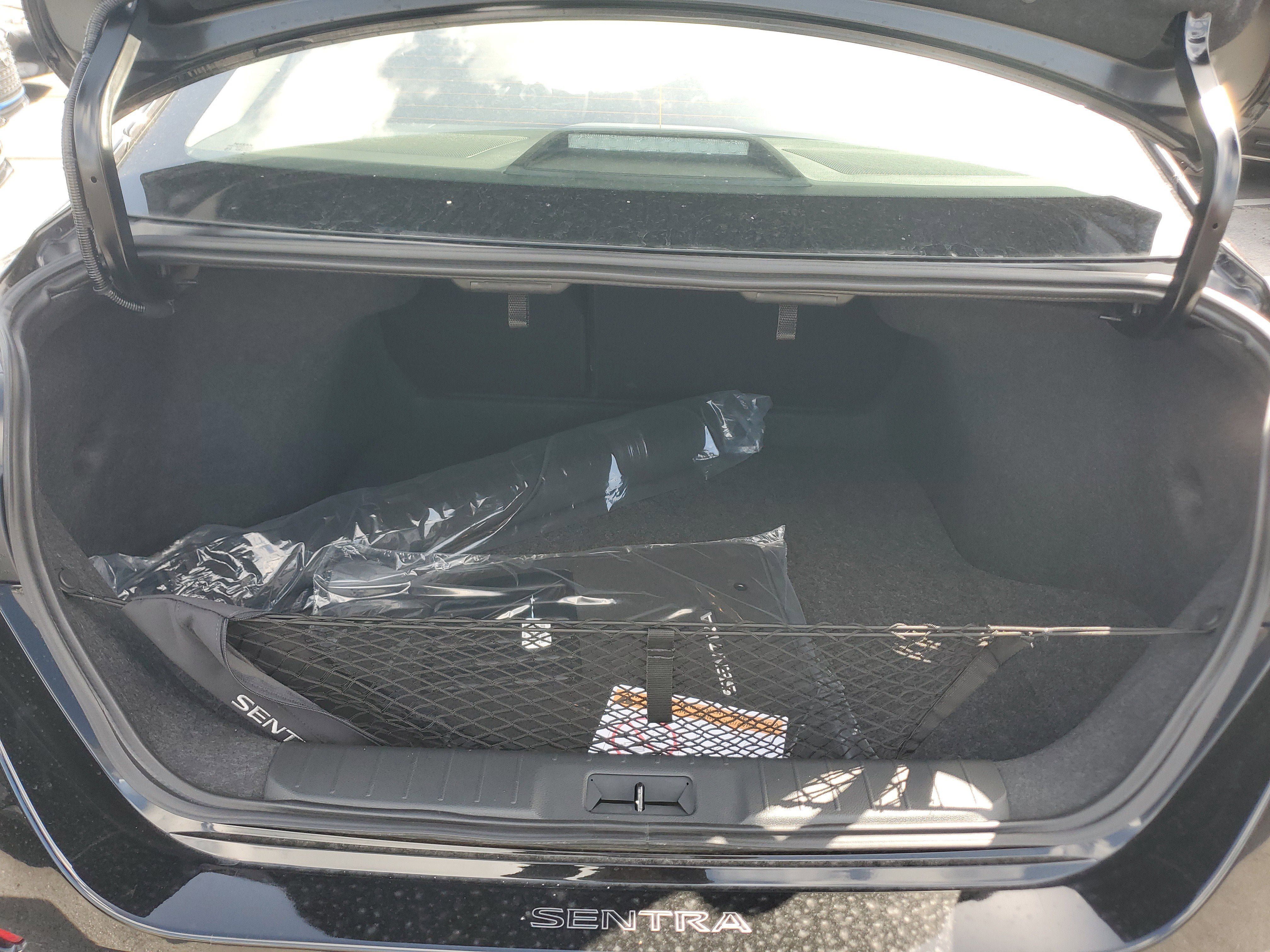 New 2025 Nissan Sentra SR w/ Midnight Edition FWD image 9