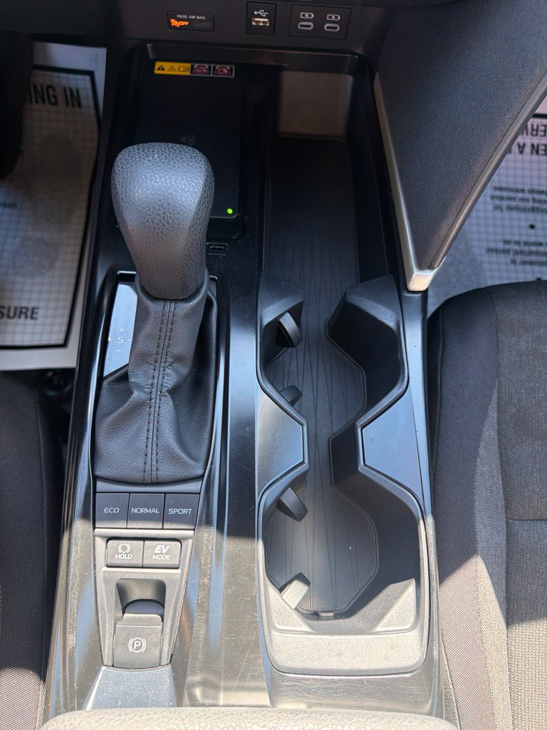 Used 2025 Toyota Camry LE FWD image 31