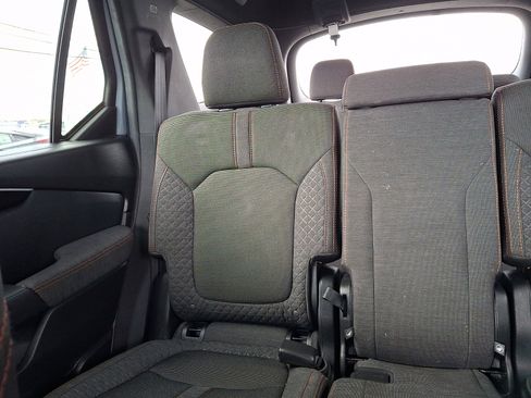 Used 2025 Honda Pilot Sport image 14