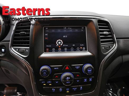 Used 2018 Jeep Grand Cherokee Laredo RWD image 11