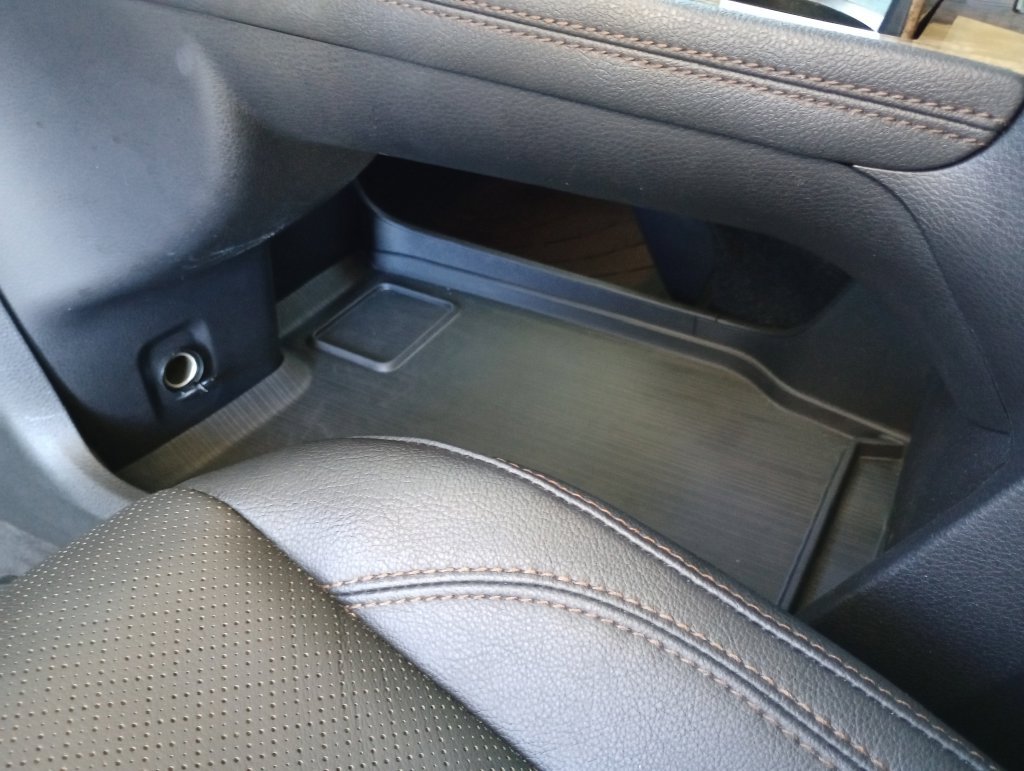 Used 2026 Toyota Sienna Platinum AWD/4WD image 25