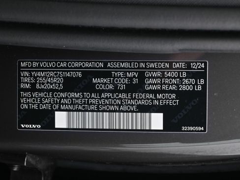 Used 2025 Volvo XC60 B5 Plus image 33