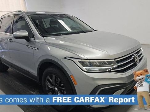 Used 2024 Volkswagen Tiguan SE FWD image 2