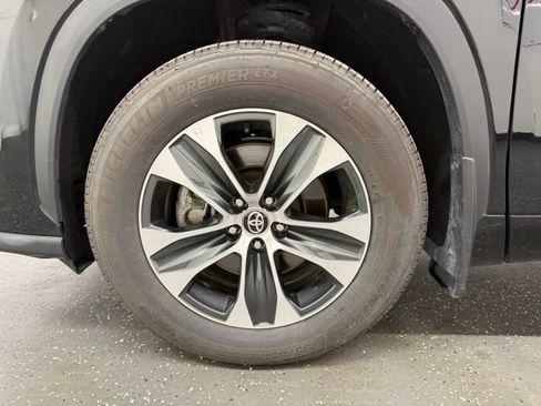 Certified 2025 Toyota Highlander XLE AWD/4WD image 19
