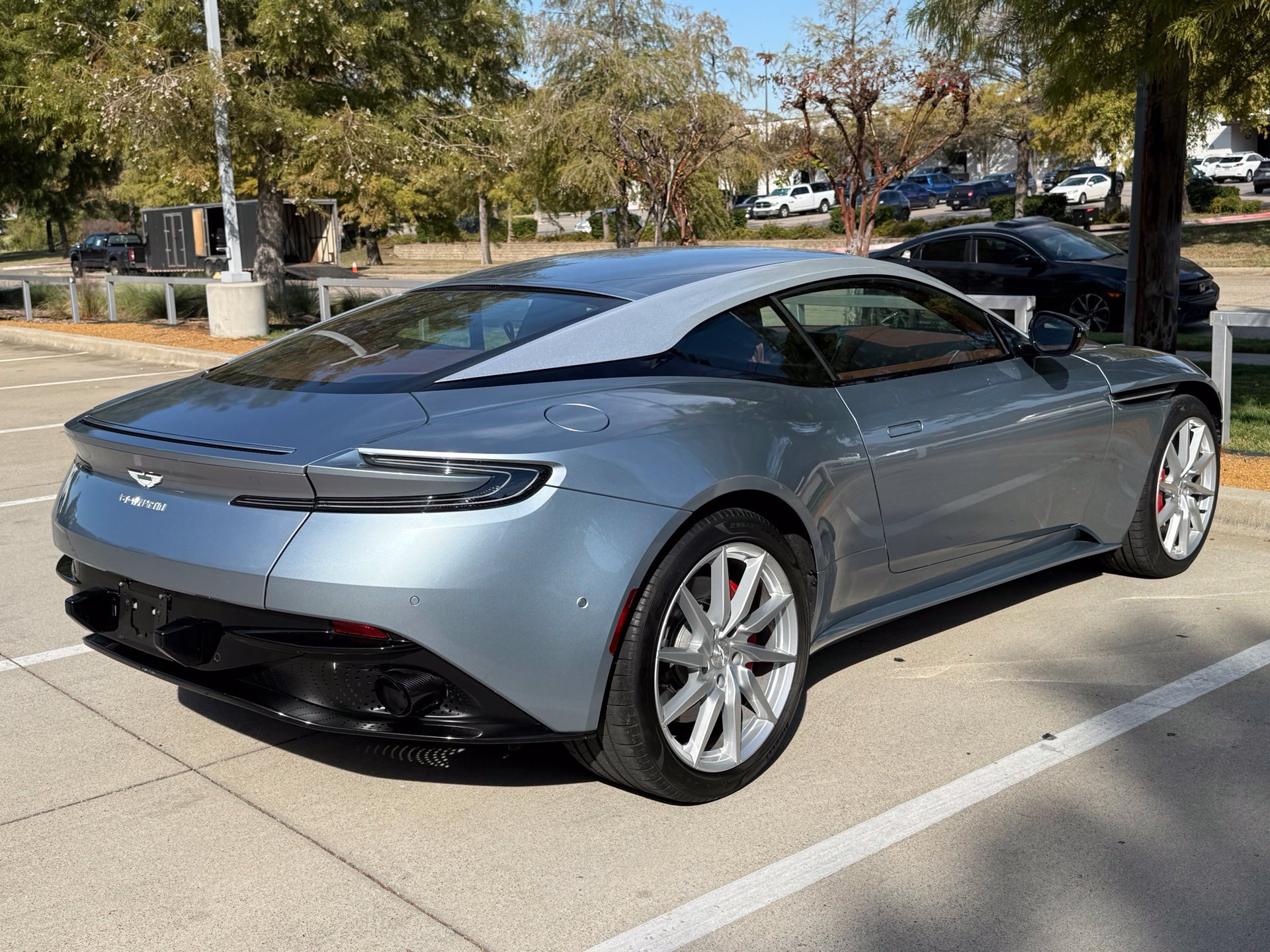 Used 2018 Aston Martin DB11 V12 RWD image 5