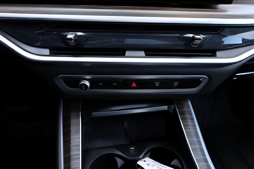 Used 2024 BMW X5 xDrive40i w/ Parking Assistance Package AWD/4WD image 32