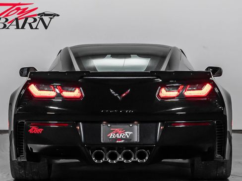 Used 2015 Chevrolet Corvette Z06 RWD image 4