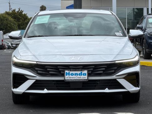Used 2025 Hyundai Elantra Limited FWD image 6