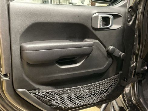 Used 2023 Jeep Gladiator Sport image 8