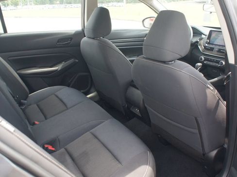 Used 2024 Nissan Altima 2.5 SV FWD image 21
