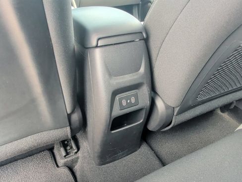 Used 2024 Hyundai Venue SEL FWD image 36