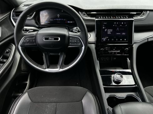 Used 2025 Jeep Grand Cherokee L Altitude RWD image 11