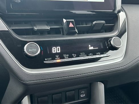 Used 2023 Toyota Corolla Cross LE image 29