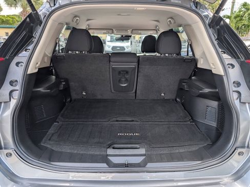 Certified 2019 Nissan Rogue SV w/ Premium Package image 15