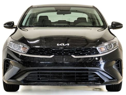 Used 2024 Kia Forte LXS w/ LXS Technology Package FWD image 2