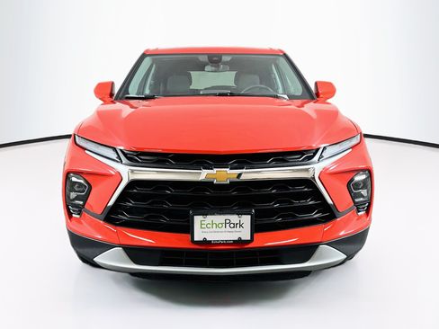 Used 2026 Chevrolet Blazer LT FWD image 2