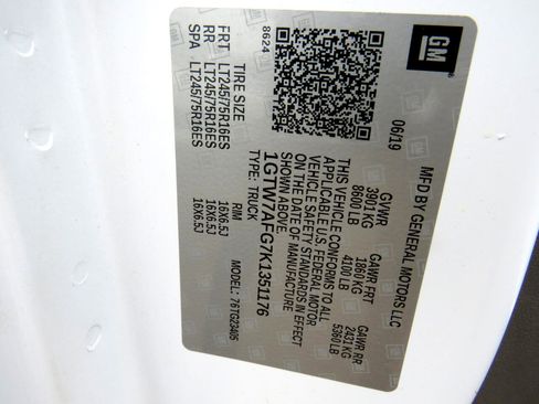 Used 2019 GMC Savana 2500 w/ Driver Convenience Package image 34