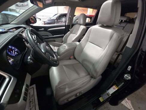 Used 2019 Toyota Highlander XLE image 6