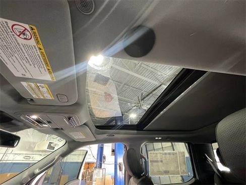 New 2026 Ford F250 Lariat w/ Black Appearance Package image 23