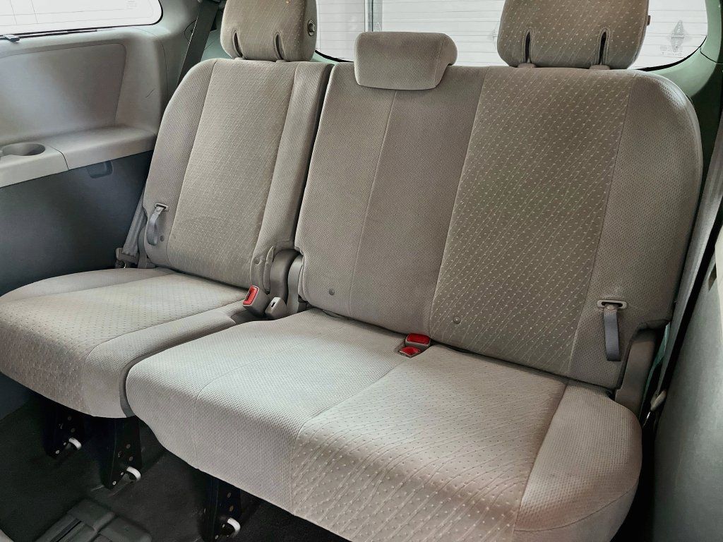 Used 2020 Toyota Sienna LE FWD image 26