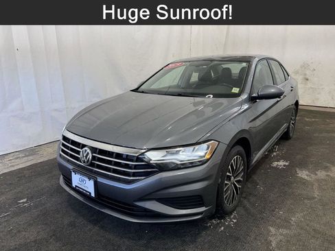 Used 2019 Volkswagen Jetta SE image 1