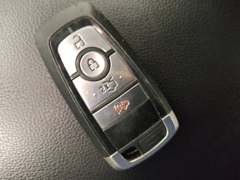 Used 2020 Ford Fusion SE FWD image 32