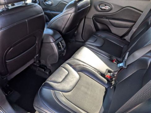 Used 2019 Jeep Cherokee Trailhawk w/ Cold Weather Group AWD/4WD image 30