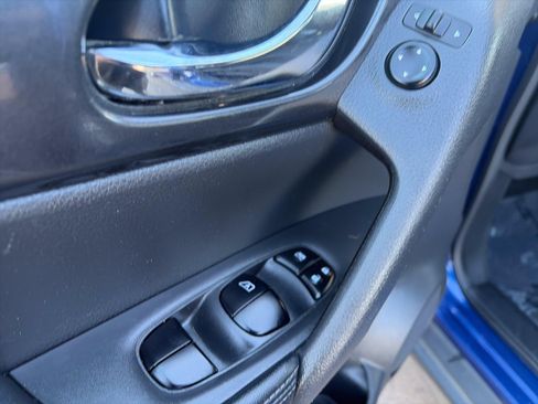 Used 2017 Nissan Rogue SV FWD image 9