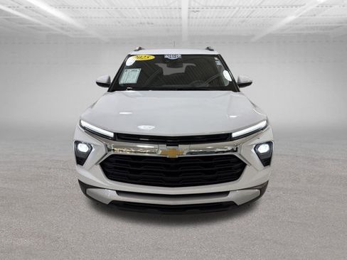 Used 2025 Chevrolet TrailBlazer LT AWD/4WD image 2