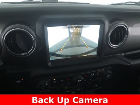 Used 2022 Jeep Wrangler Unlimited Sahara w/ Dual Top Group AWD/4WD image 23