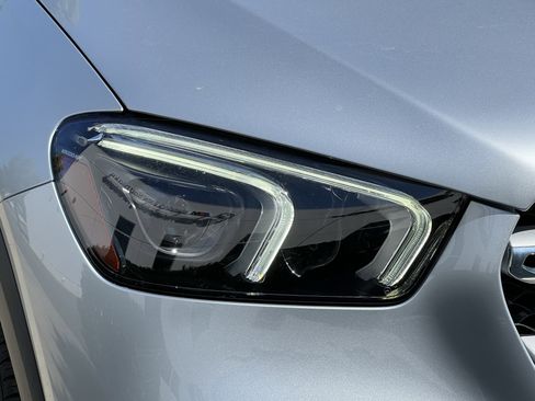 Certified 2022 Mercedes-Benz GLE 450 4MATIC w/ Premium Package image 11