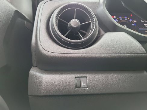 Used 2024 Chevrolet Colorado W/T image 23